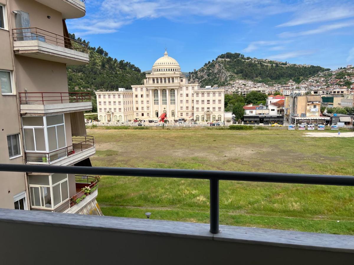 Entire Apartment Castle View Berat Eksteriør bilde